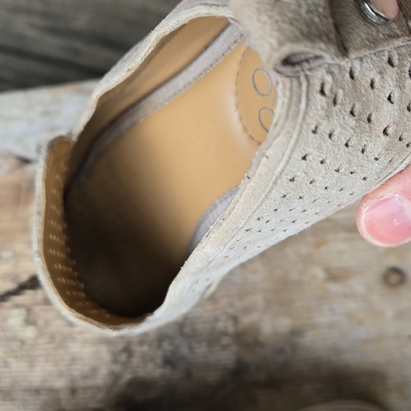 Franco Sarto Perforated Beige Ladies Loafers. Size 6M. Good Condition. - Picture 13 of 13